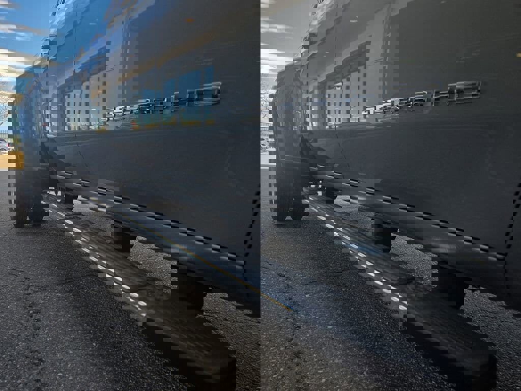 New 2026 GMC Sierra 3500 SLT w/ SLT Premium Package image 17