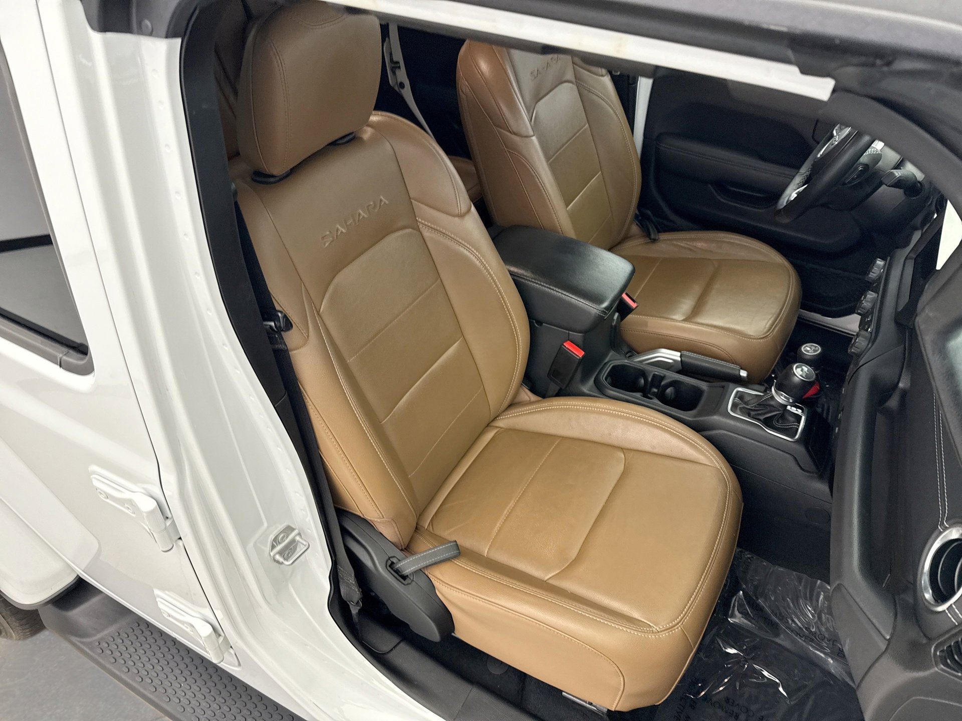 Used 2022 Jeep Wrangler Unlimited Sahara w/ Cold Weather Group image 16