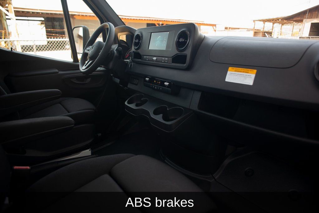 Used 2023 Mercedes-Benz Sprinter 4500 image 29