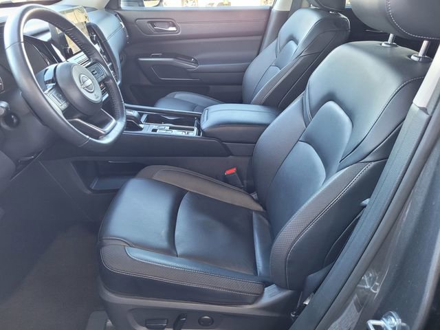 Used 2025 Nissan Pathfinder SL FWD image 15