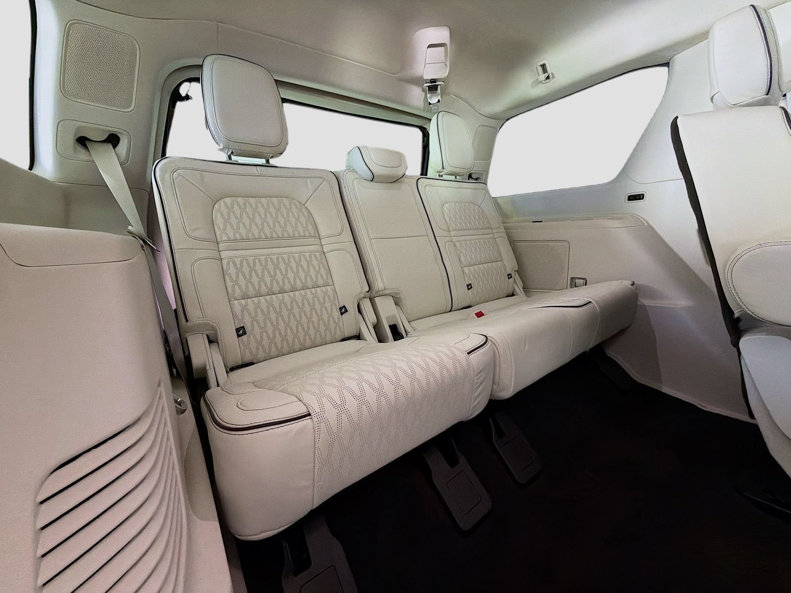 Used 2021 Lincoln Navigator Black Label w/ Cargo Convenience Package AWD/4WD image 28