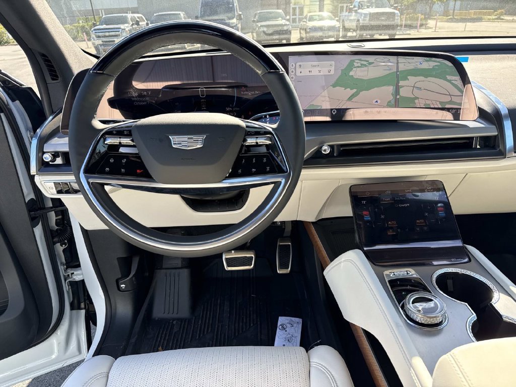 New 2027 Cadillac Vistiq Sport w/ LPO, Floor Liner Package AWD/4WD image 10