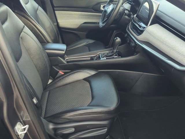 Used 2024 Jeep Compass Latitude image 25