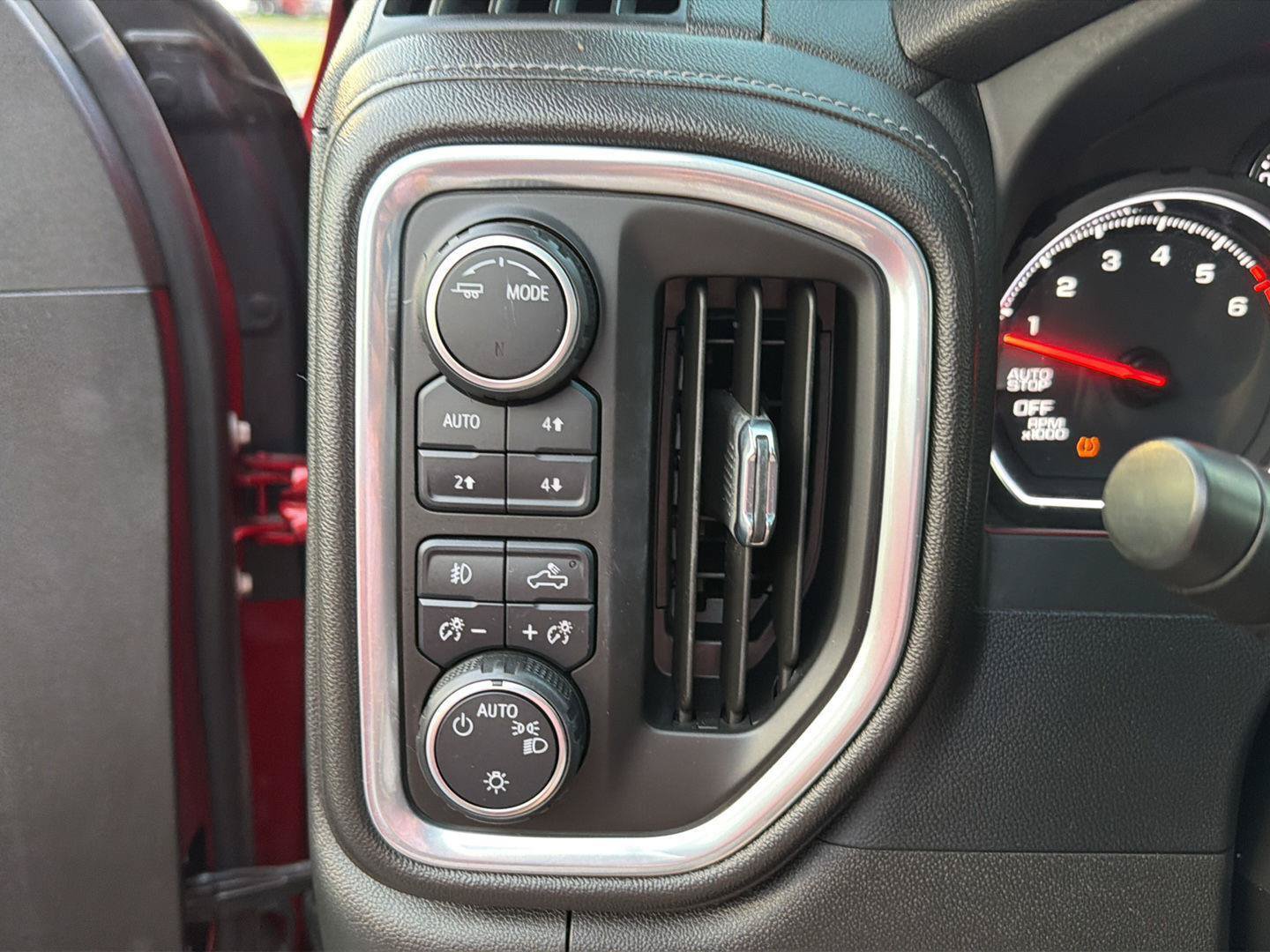 Used 2022 Chevrolet Silverado 1500 RST AWD/4WD image 19