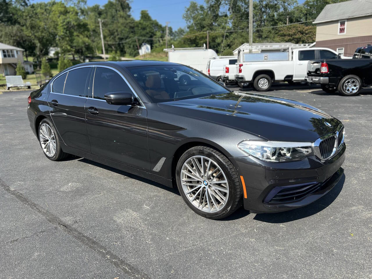 Used 2020 BMW 530i xDrive w/ Premium Package image 3