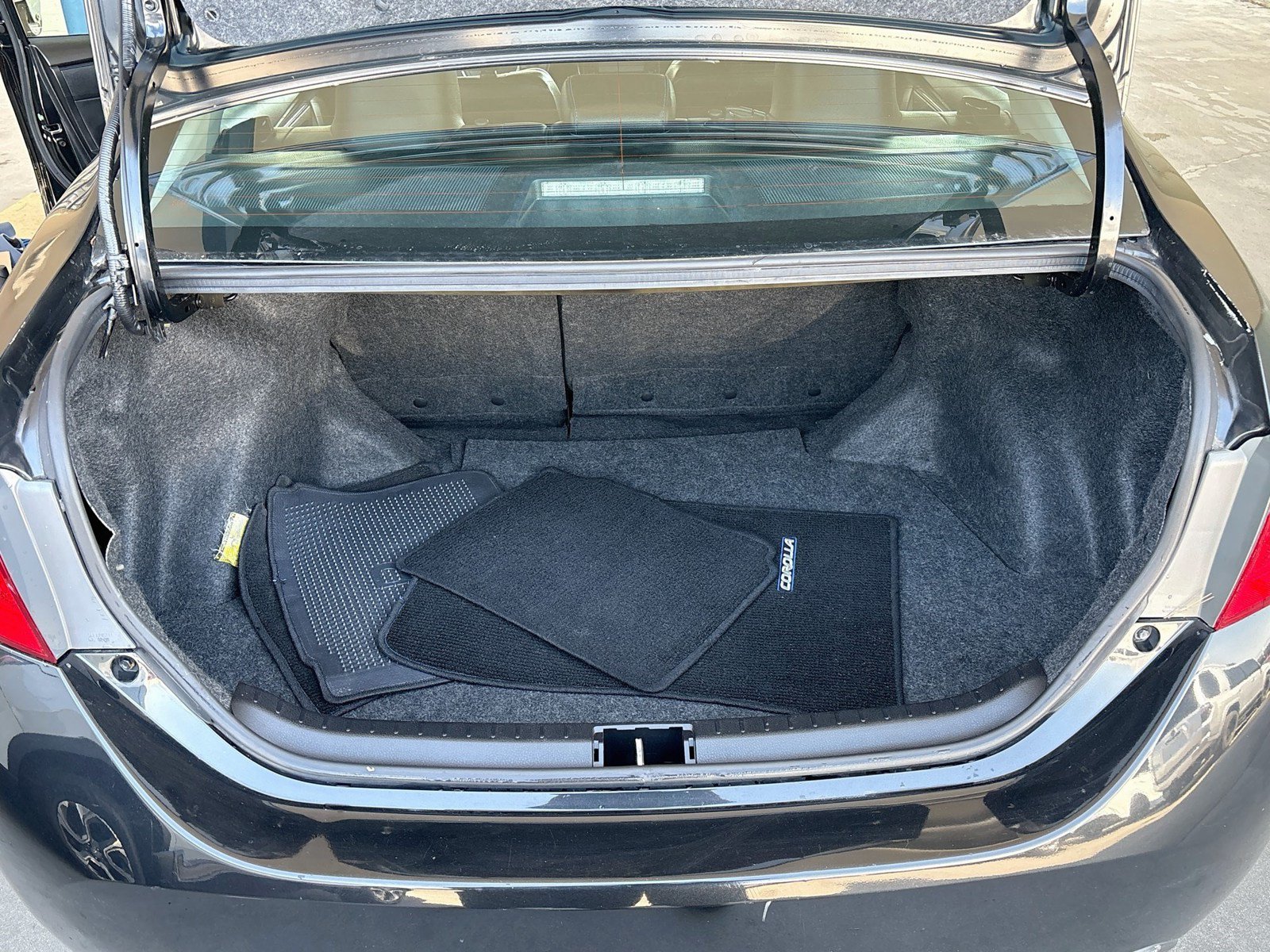 Used 2019 Toyota Corolla SE FWD image 17