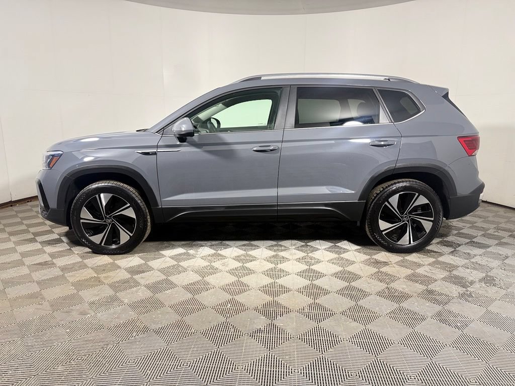 Used 2023 Volkswagen Taos SE w/ Panoramic Sunroof Package AWD/4WD image 4