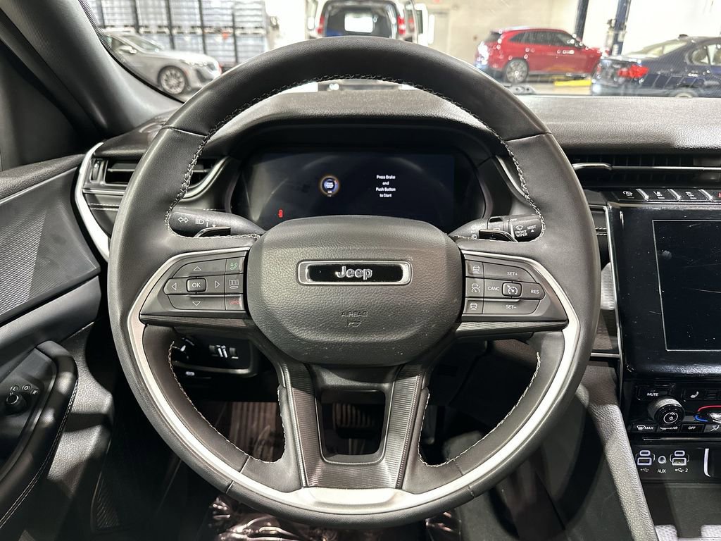 Used 2023 Jeep Grand Cherokee L Laredo image 11