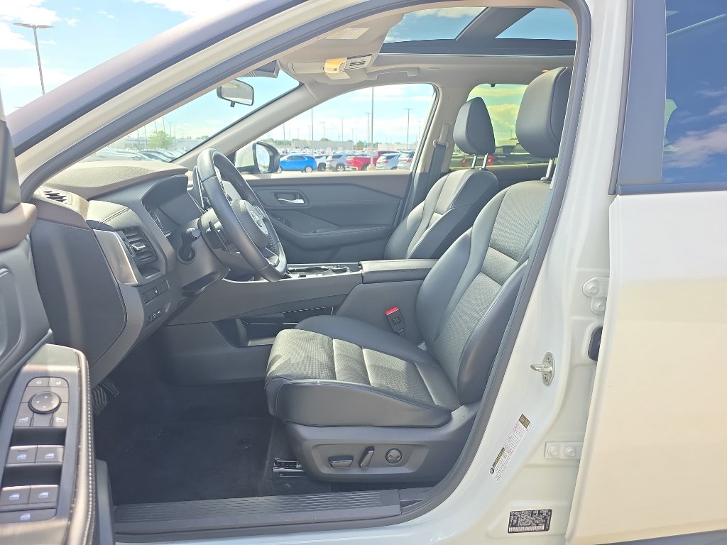 Certified 2023 Nissan Rogue SV w/ SV Premium B Package AWD/4WD image 12