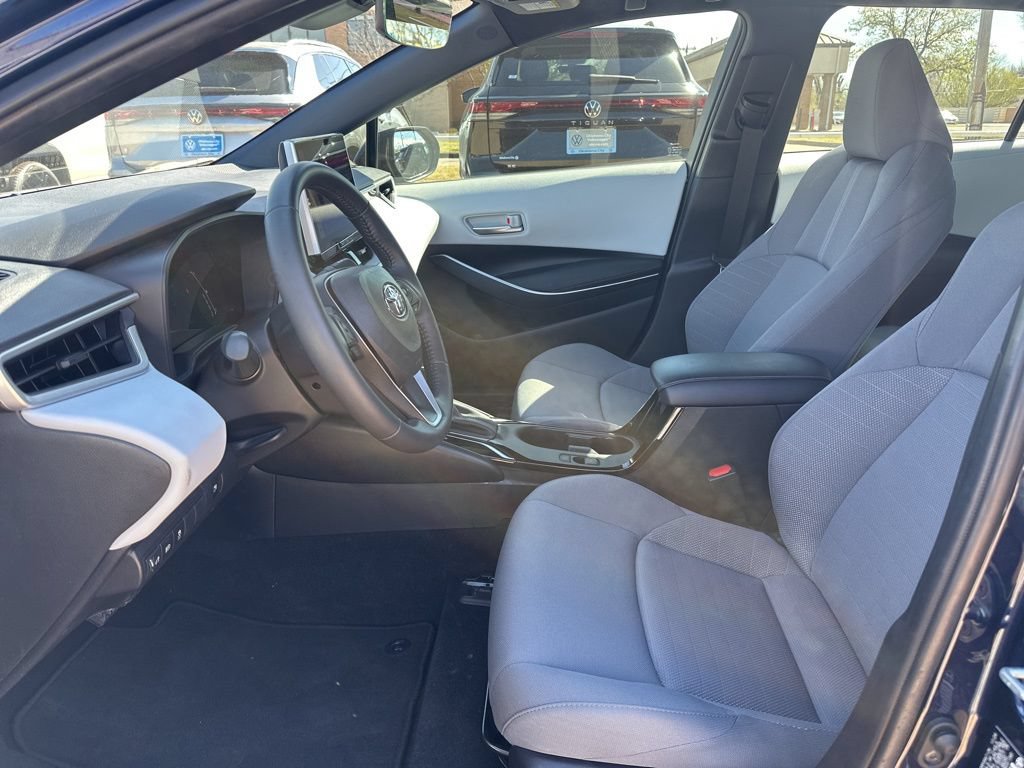 Used 2025 Toyota Corolla SE w/ SE Premium Package FWD image 12