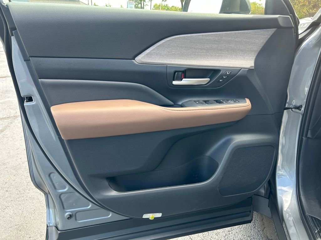 New 2026 Toyota Grand Highlander Platinum image 10
