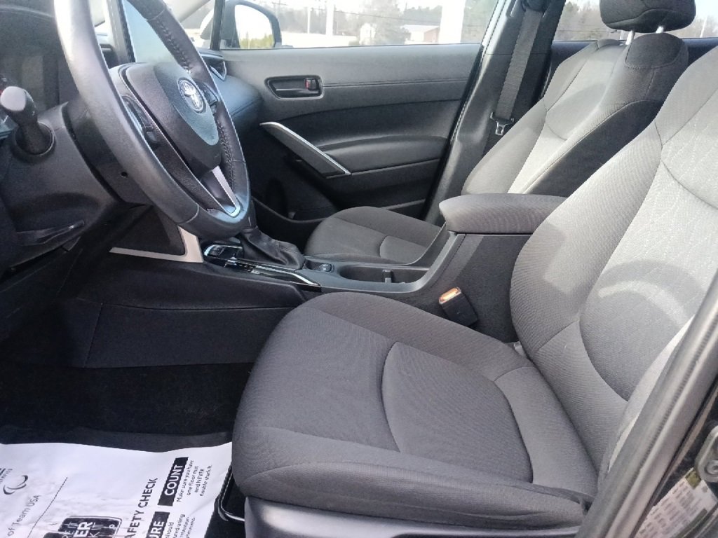 Used 2024 Toyota Corolla Cross LE w/ Moonroof Package image 15