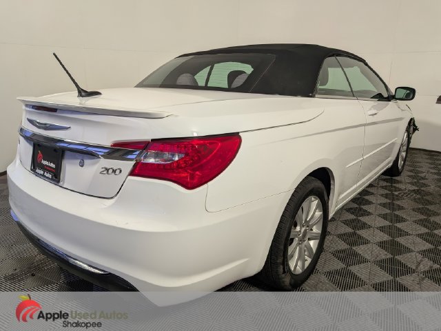Used 2012 Chrysler 200 Touring FWD image 6