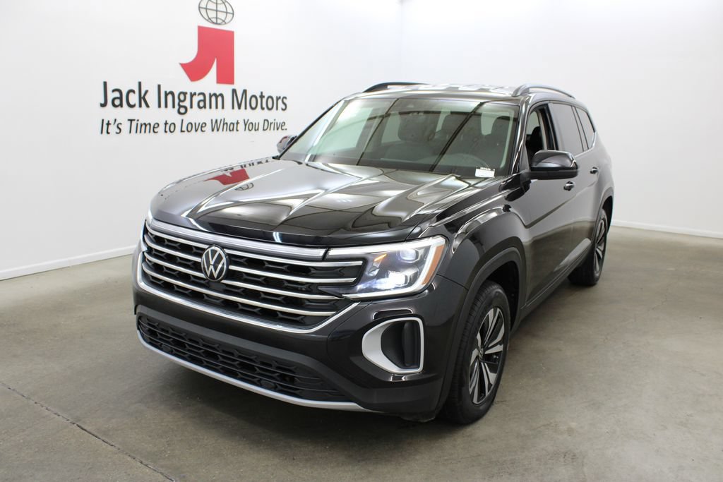 Used 2024 Volkswagen Atlas SE AWD/4WD image 2