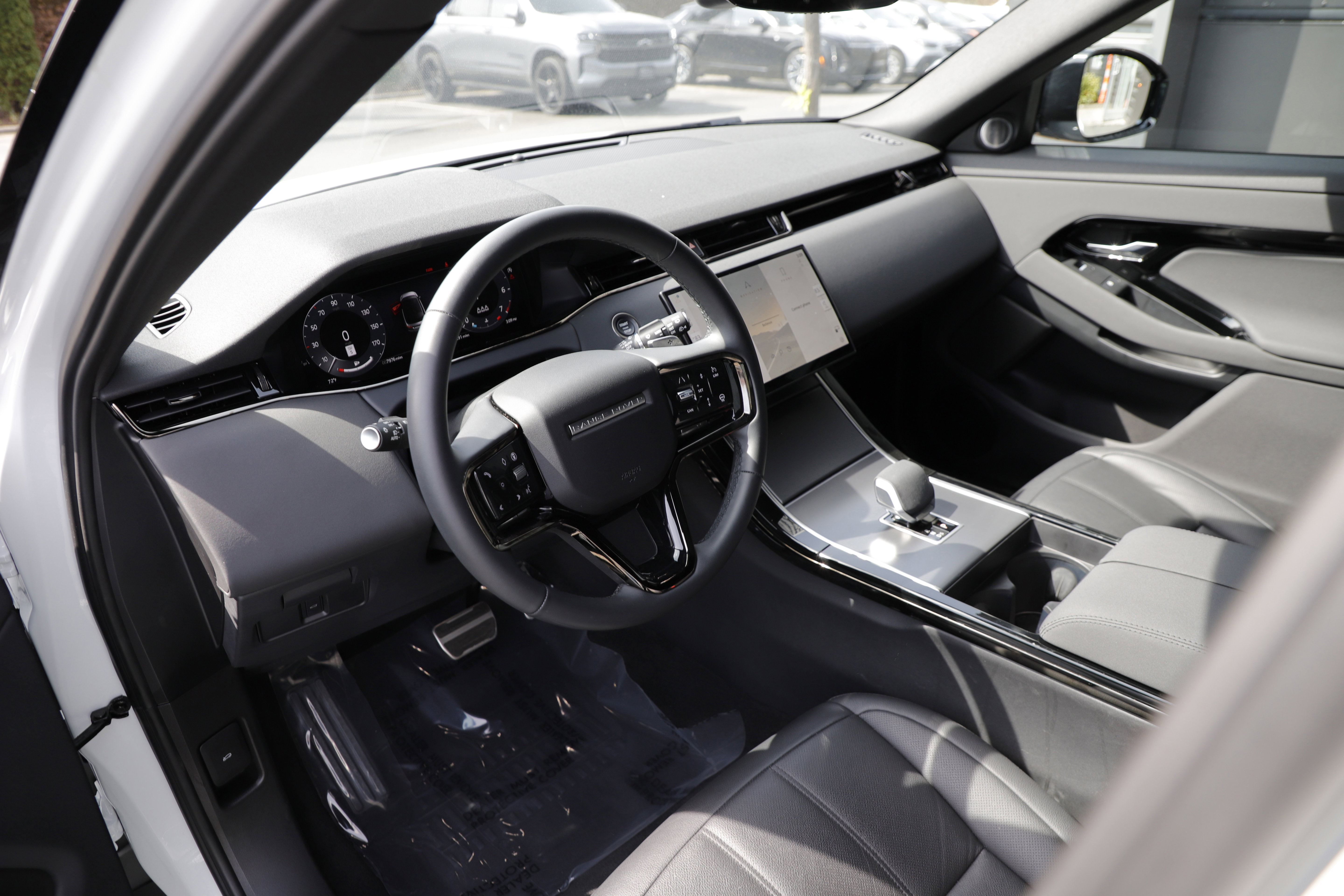 Certified 2025 Land Rover Range Rover Evoque Dynamic SE AWD/4WD image 15