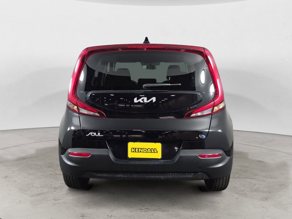 Used 2022 Kia Soul LX image 4