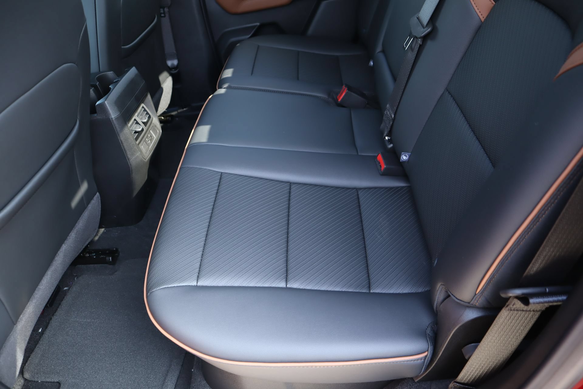 New 2026 GMC Canyon AT4 w/ AT4 Premium Package AWD/4WD image 17