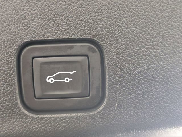 Used 2025 GMC Acadia Elevation image 31