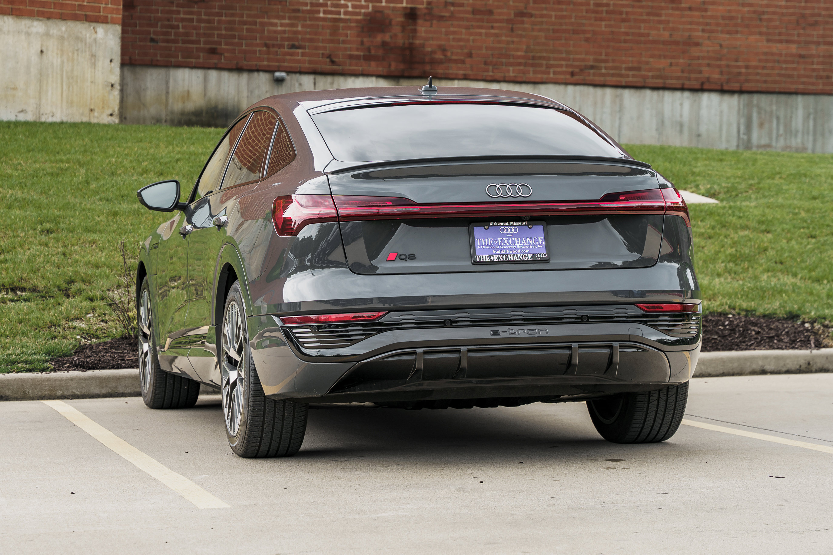 Used 2024 Audi Q8 e-tron Premium Plus w/ Premium Plus Package AWD/4WD image 5