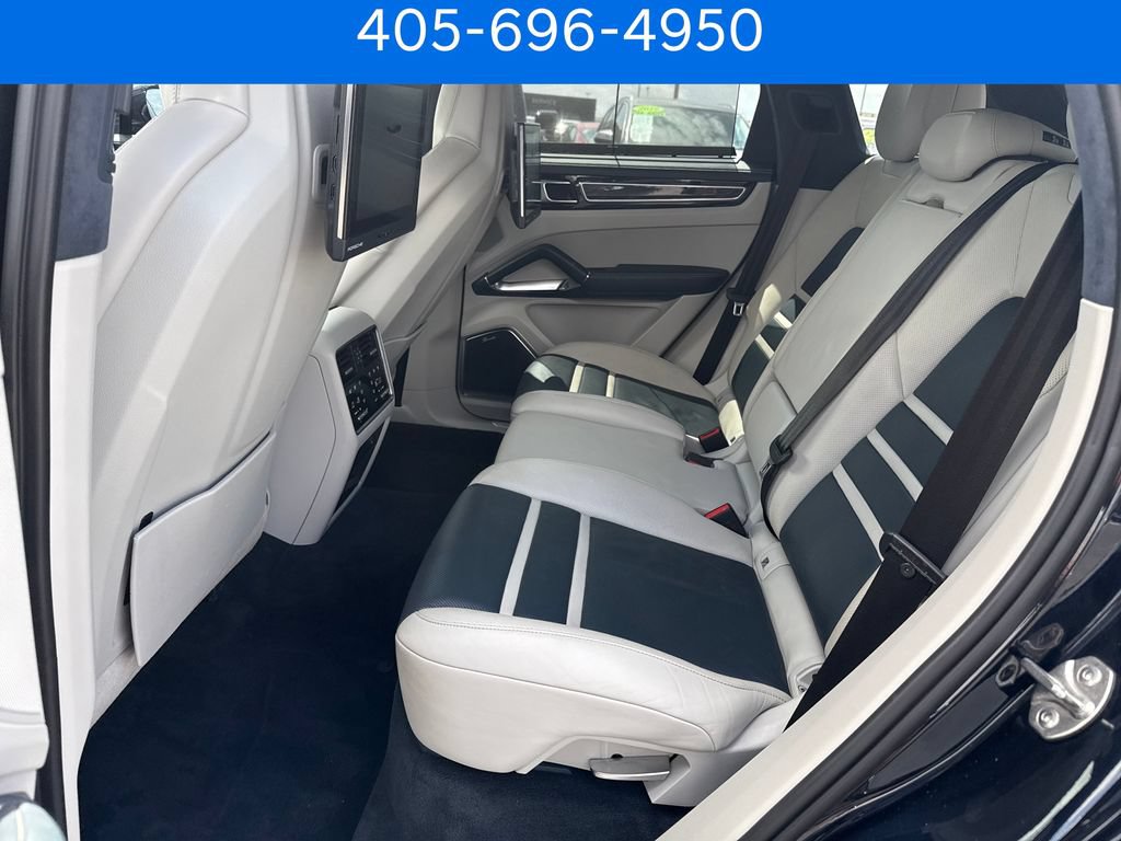 Used 2019 Porsche Cayenne Turbo AWD/4WD image 32