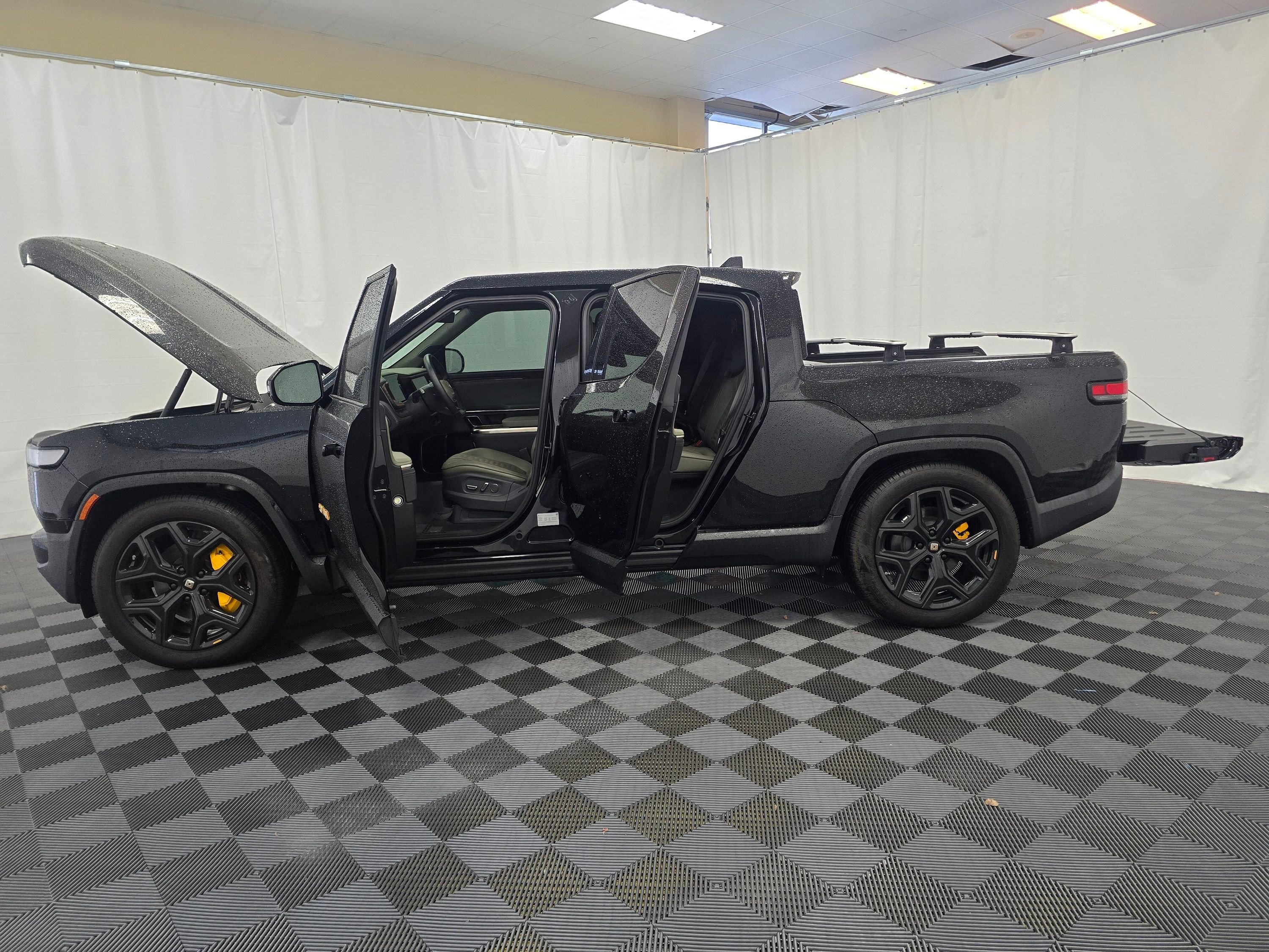 Used 2022 Rivian R1T Adventure image 12