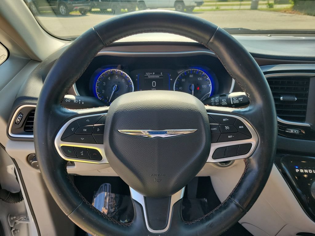 Used 2019 Chrysler Pacifica Touring-L FWD image 23