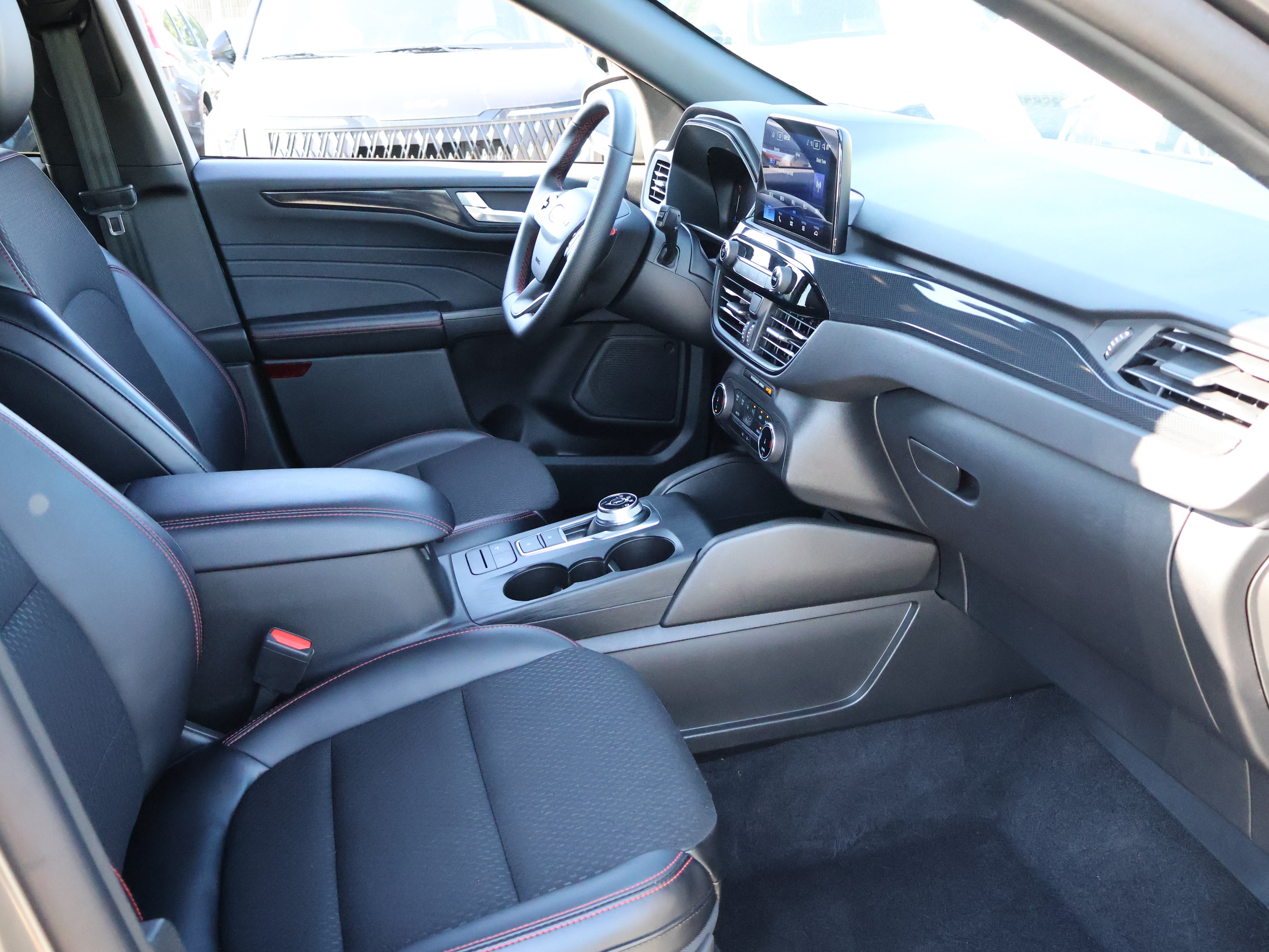 Used 2025 Ford Escape ST-Line AWD/4WD image 7