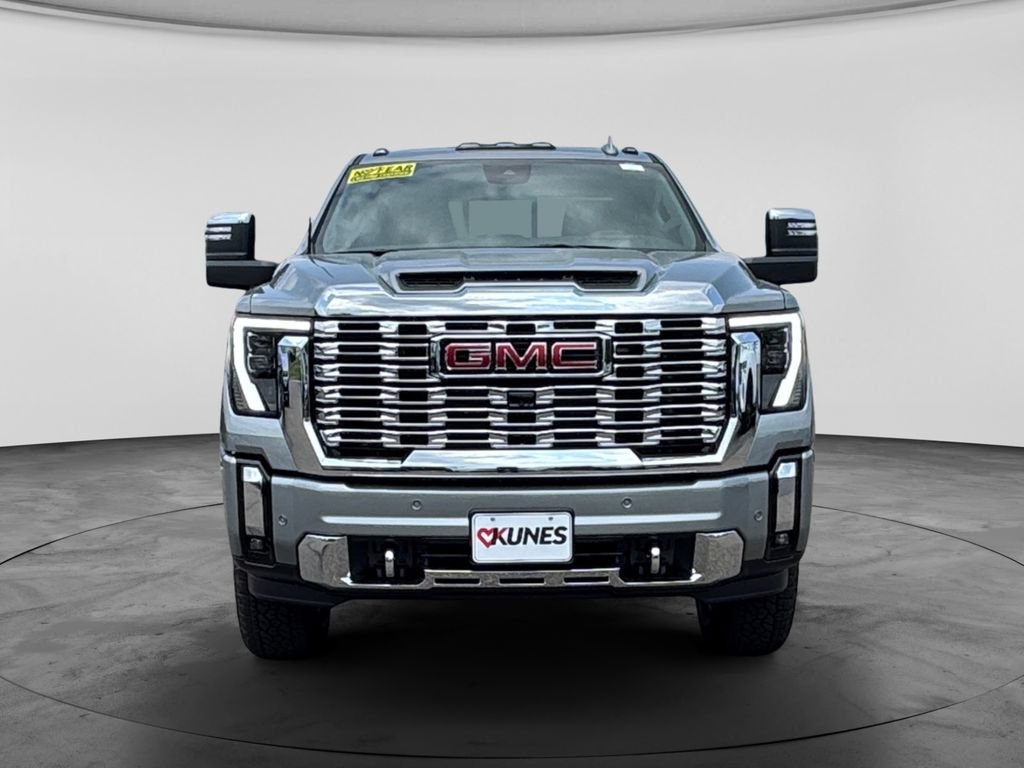 New 2026 GMC Sierra 3500 Denali w/ Denali Reserve Package AWD/4WD image 2