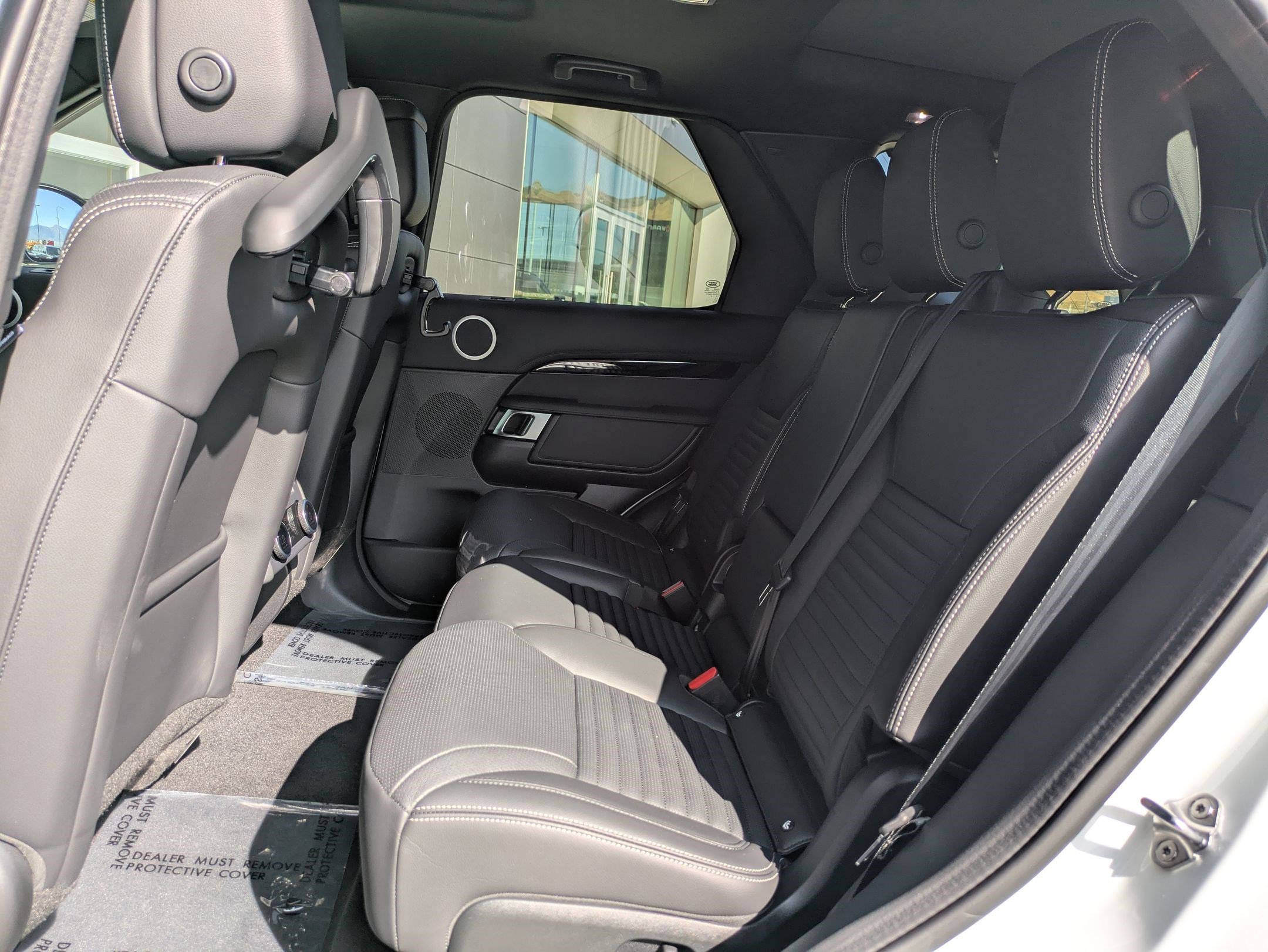 New 2025 Land Rover Discovery S image 17