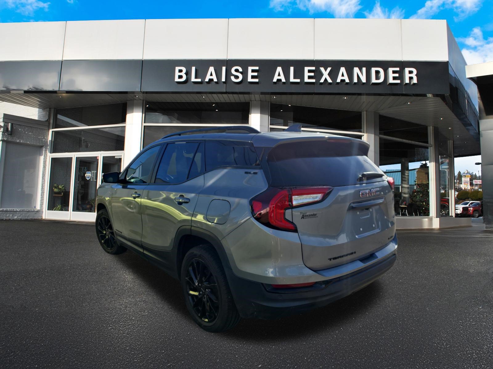 Used 2023 GMC Terrain SLE w/ Driver Convenience Package AWD/4WD image 6