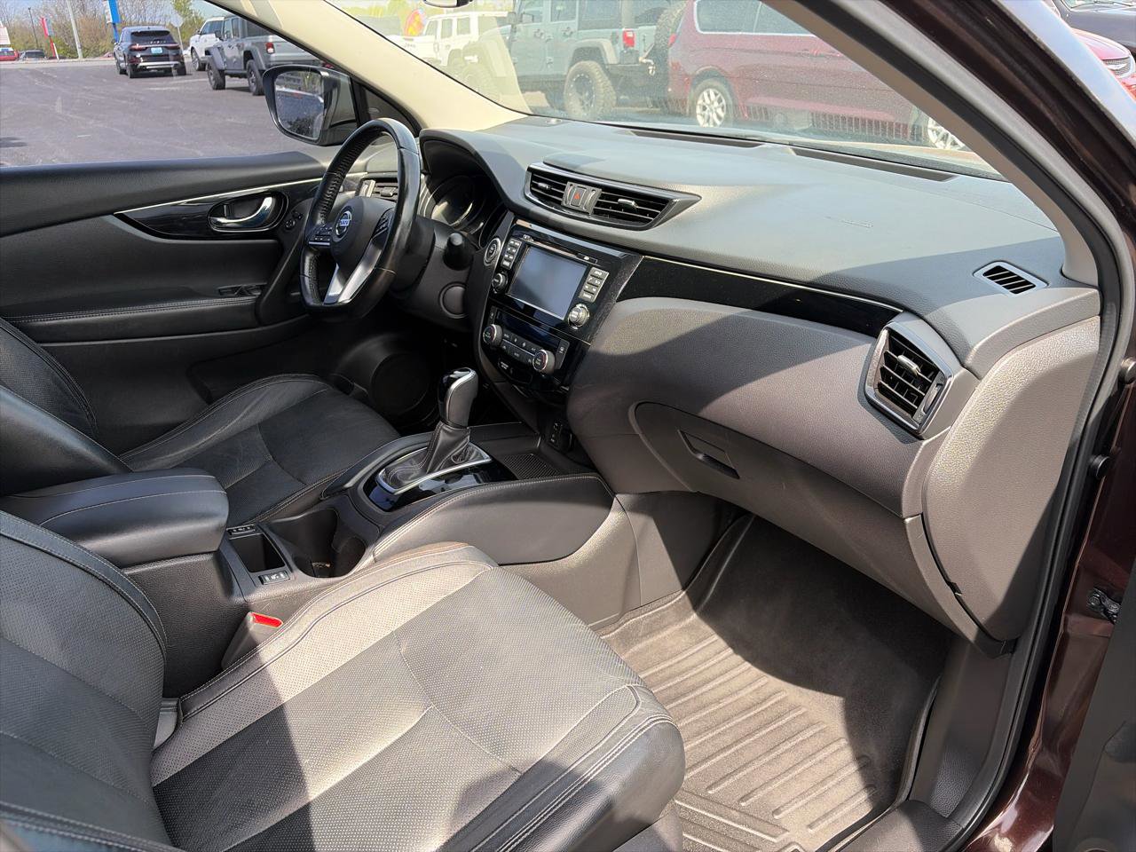 Used 2017 Nissan Rogue Sport SL w/ SL Premium Package AWD/4WD image 12