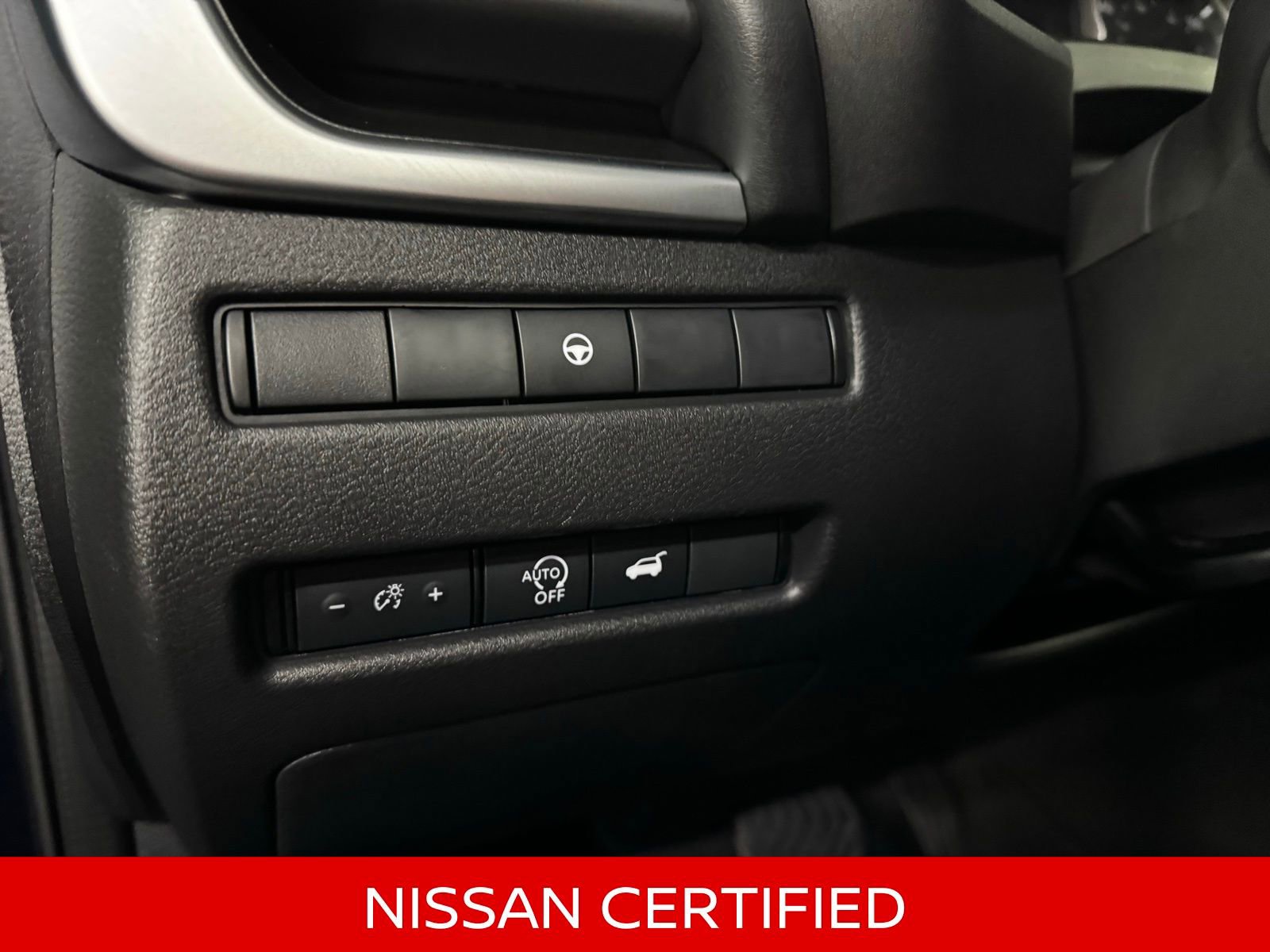 Certified 2025 Nissan Rogue SV image 27
