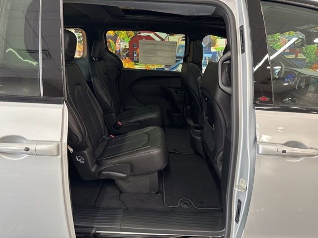 New 2026 Chrysler Pacifica Select image 44