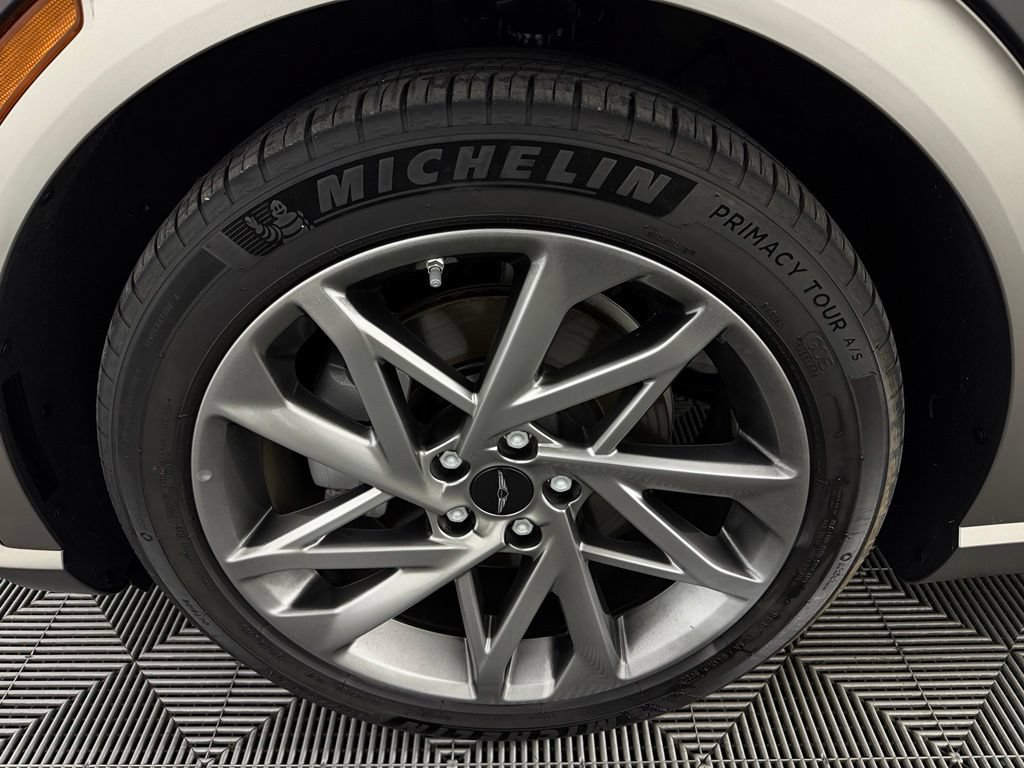Used 2023 Genesis GV60 Advanced AWD/4WD image 12
