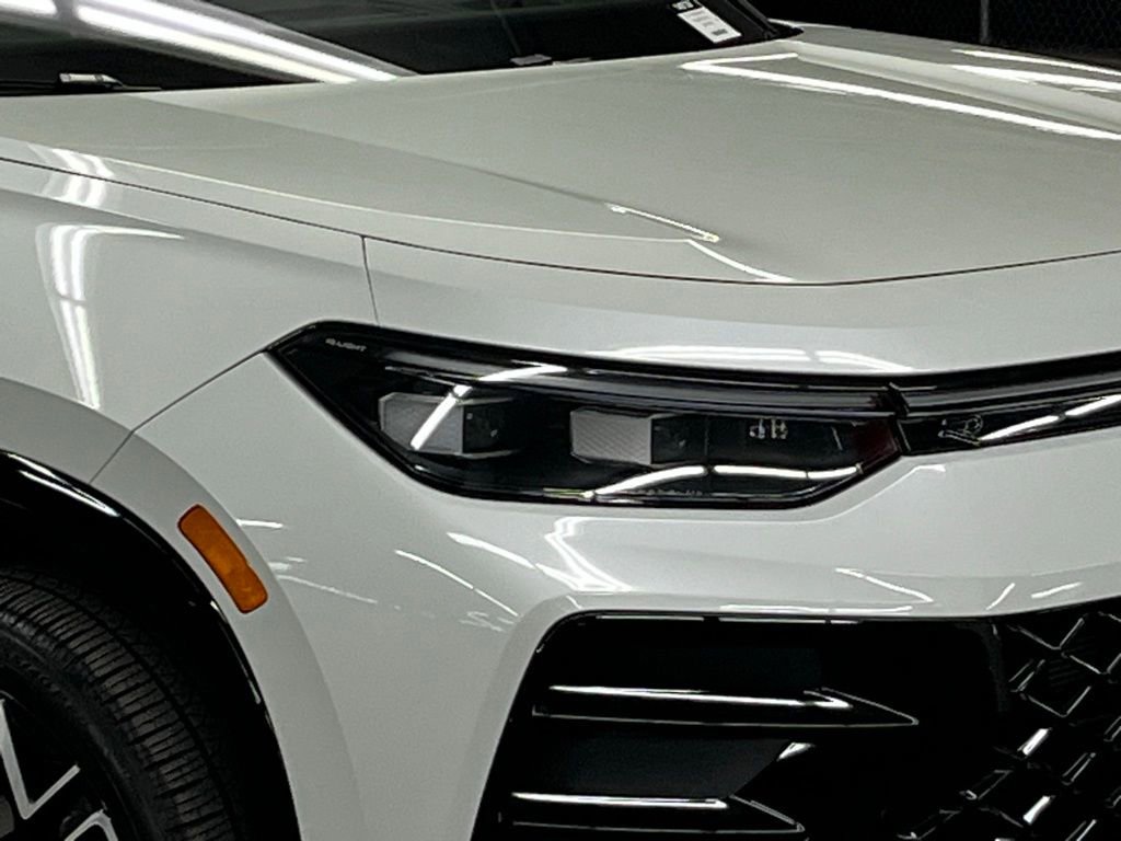 Certified 2025 Volkswagen Tiguan SEL R-Line image 43