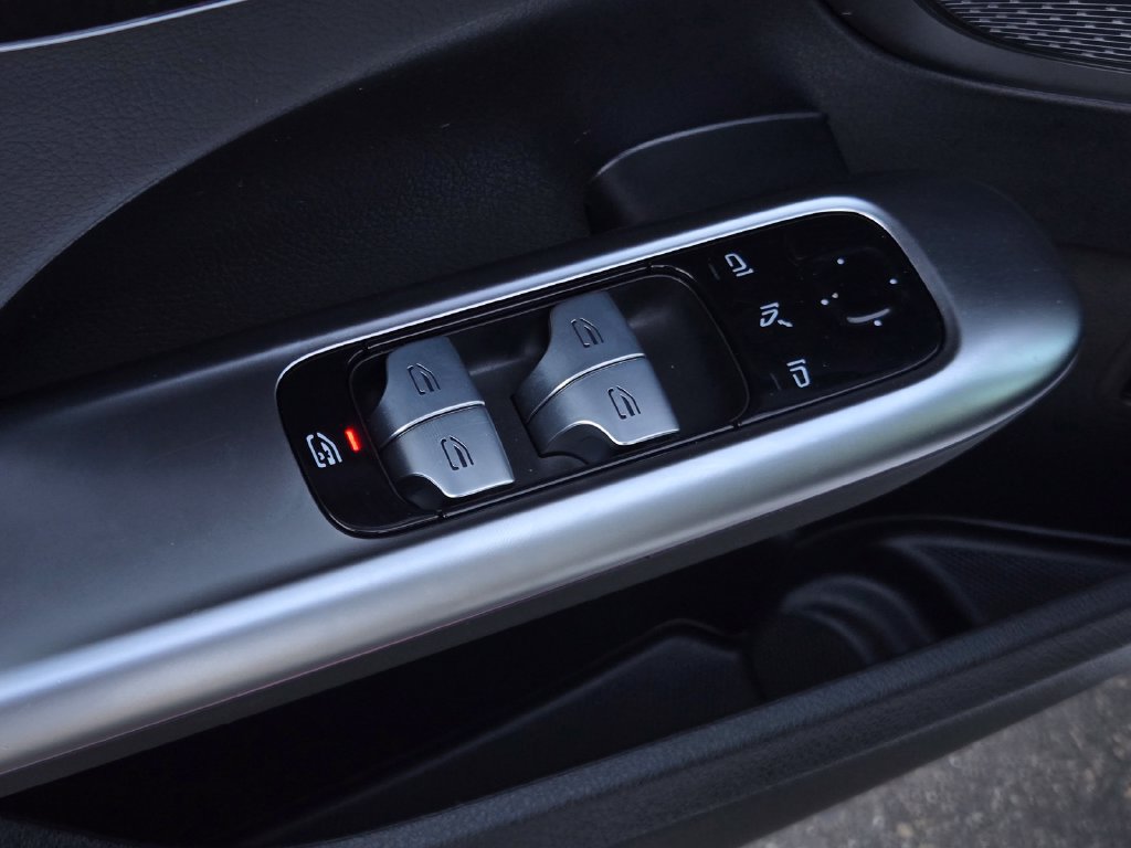 Used 2023 Mercedes-Benz C 300 Sedan image 12