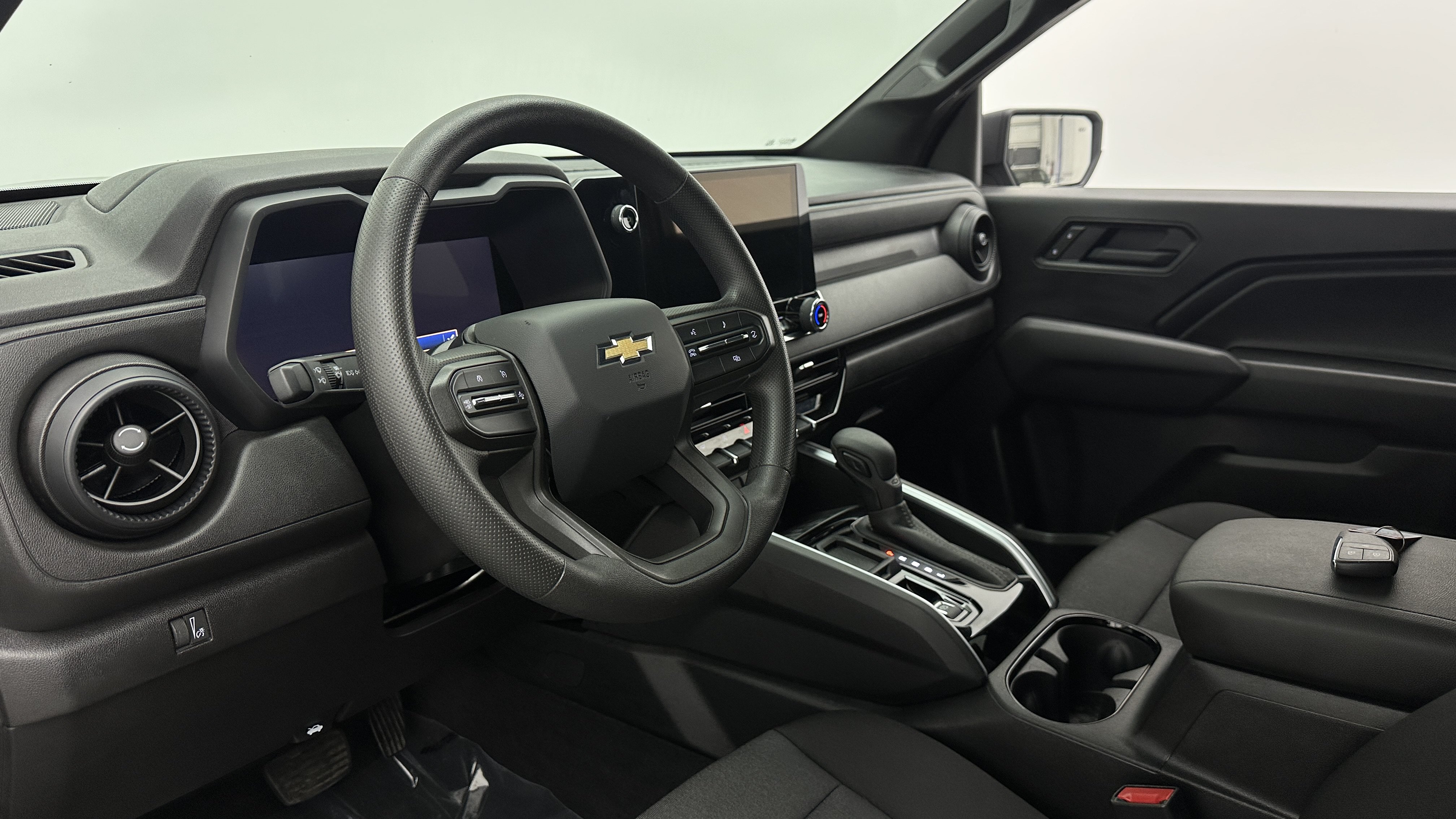 Used 2026 Chevrolet Colorado W/T RWD image 12