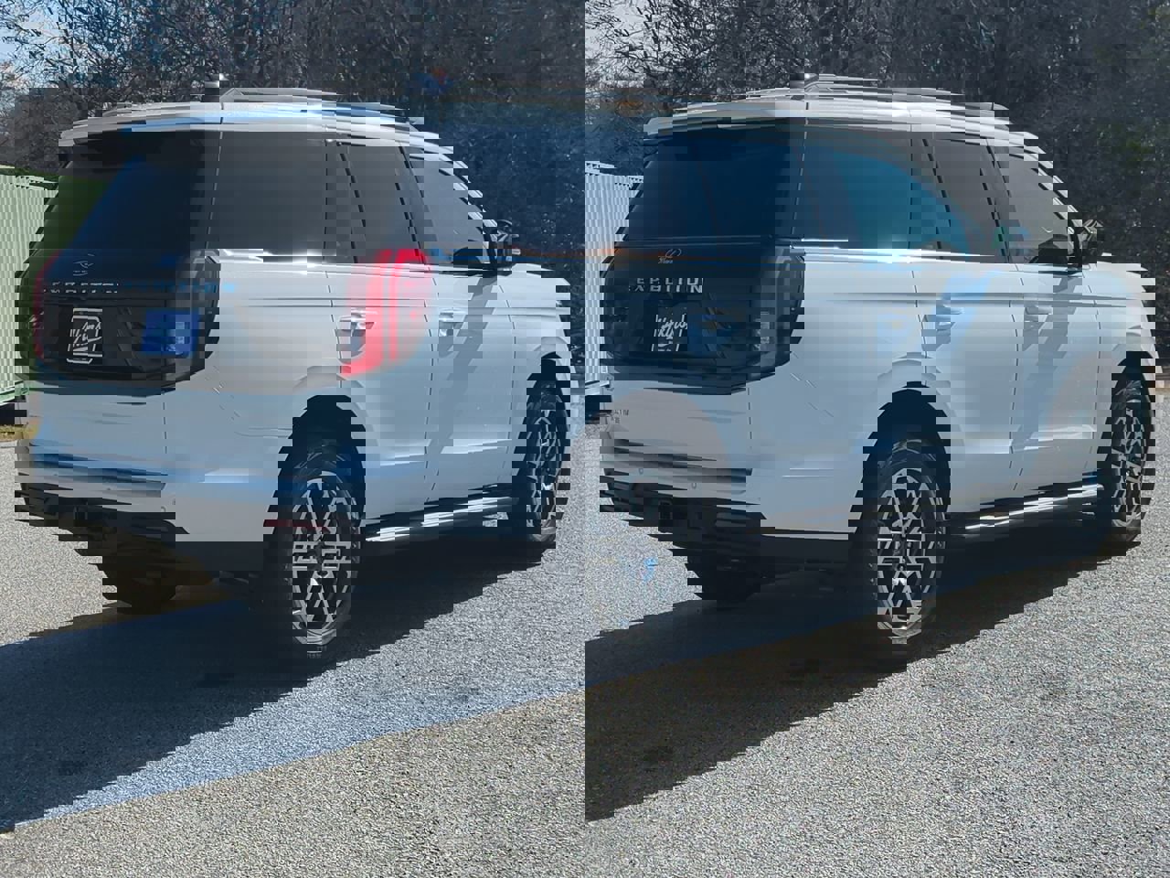 New 2026 Ford Expedition Active image 4