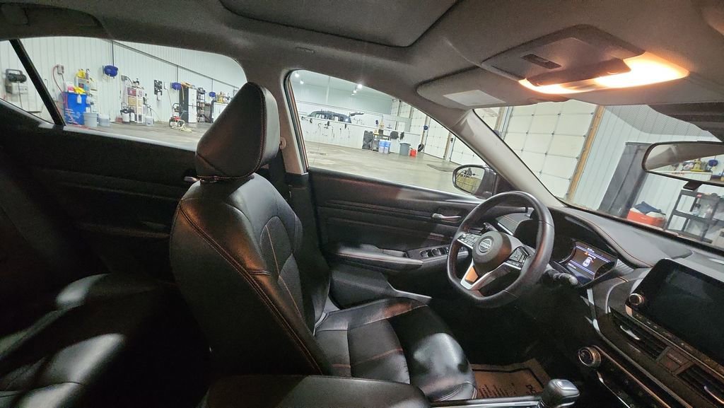 Used 2021 Nissan Altima 2.0 SR FWD image 13