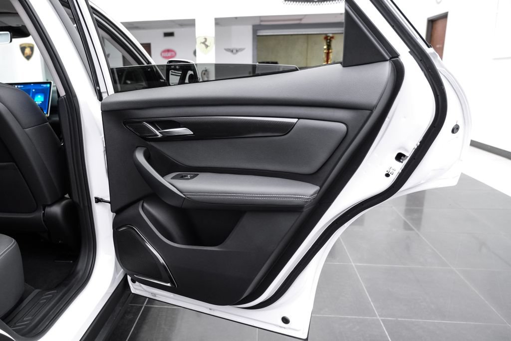Used 2023 VinFast VF 8 Eco AWD/4WD image 47