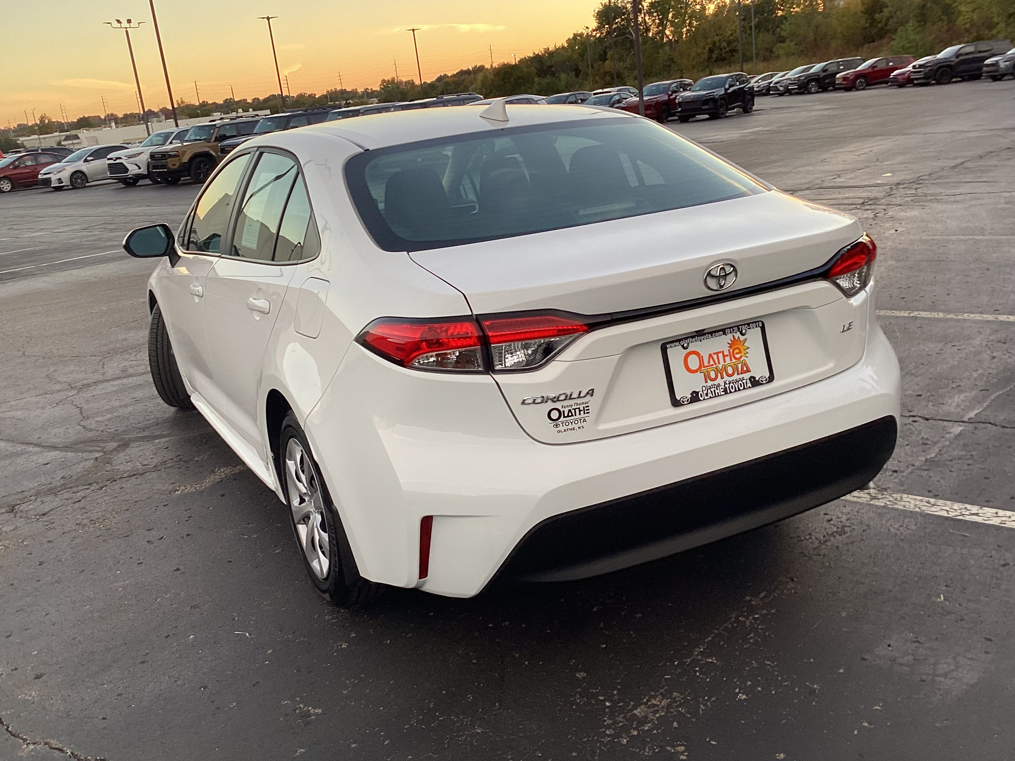 Certified 2025 Toyota Corolla LE FWD image 3