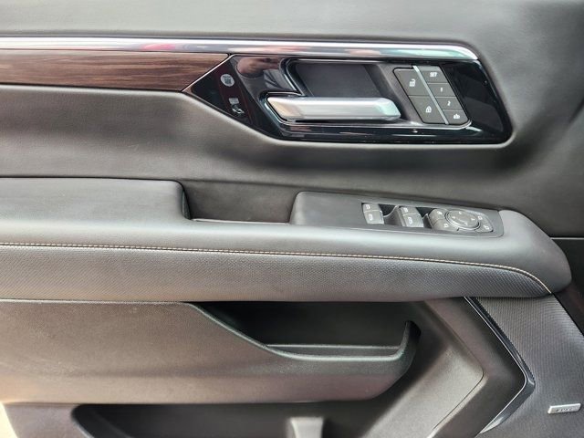 Used 2025 Chevrolet Suburban Premier image 25