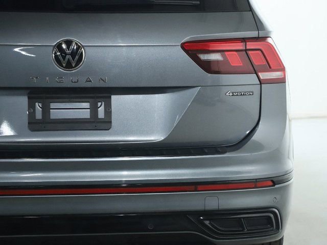 Used 2022 Volkswagen Tiguan SE R-Line image 44