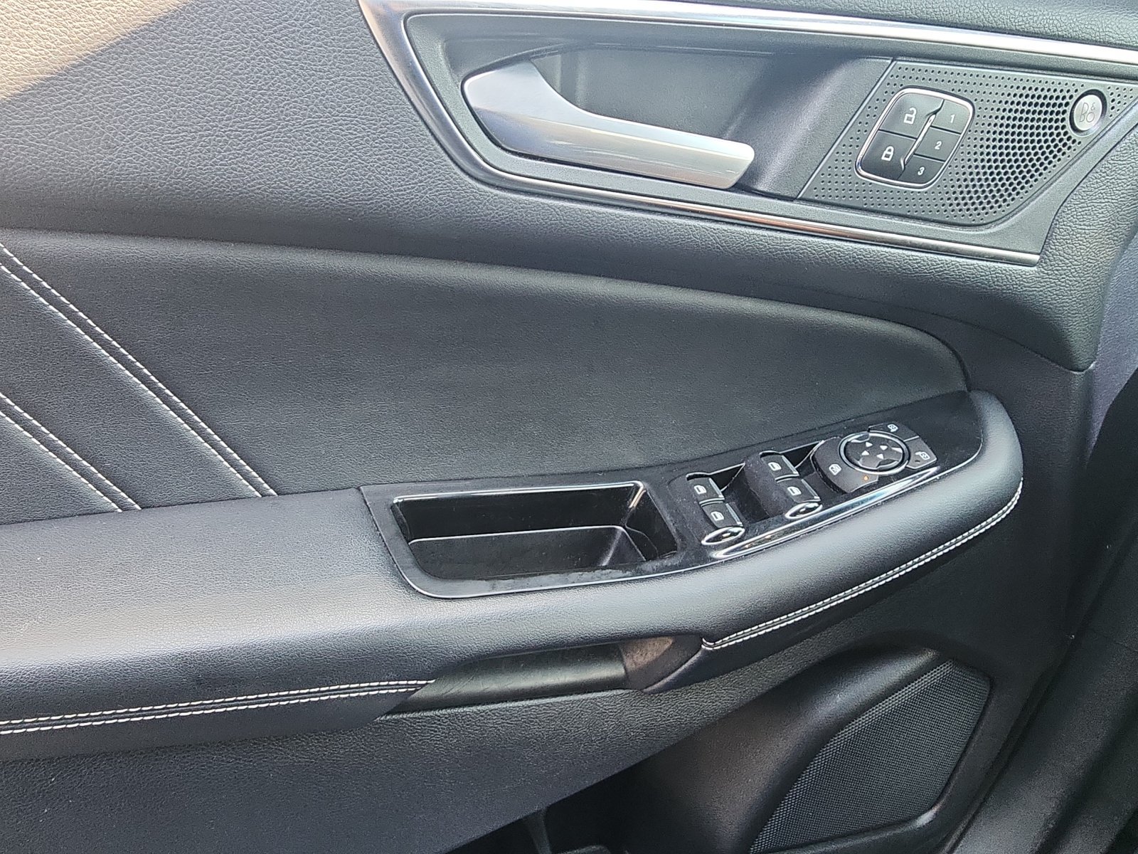 Used 2019 Ford Edge ST w/ Convenience Package AWD/4WD image 18
