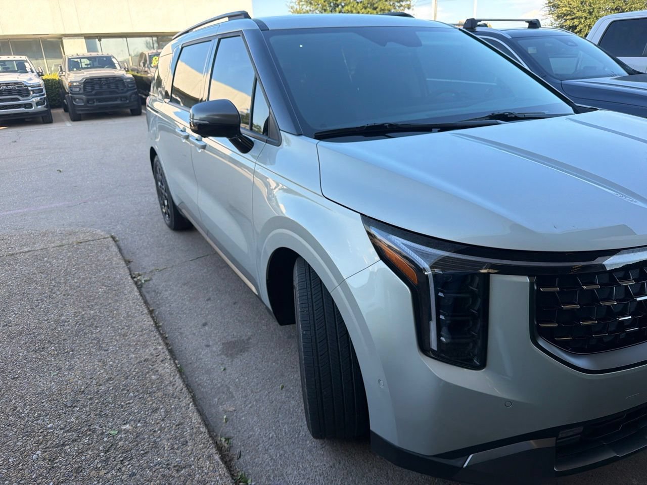 Used 2026 Kia Carnival SX Prestige FWD image 3