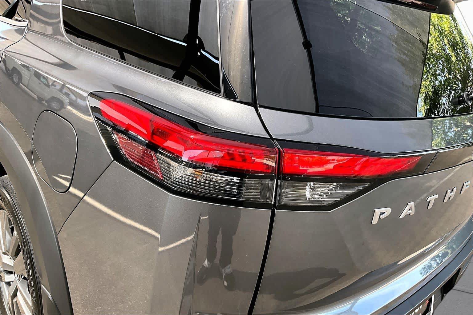 Certified 2025 Nissan Pathfinder SV w/ SV Premium Package FWD image 29
