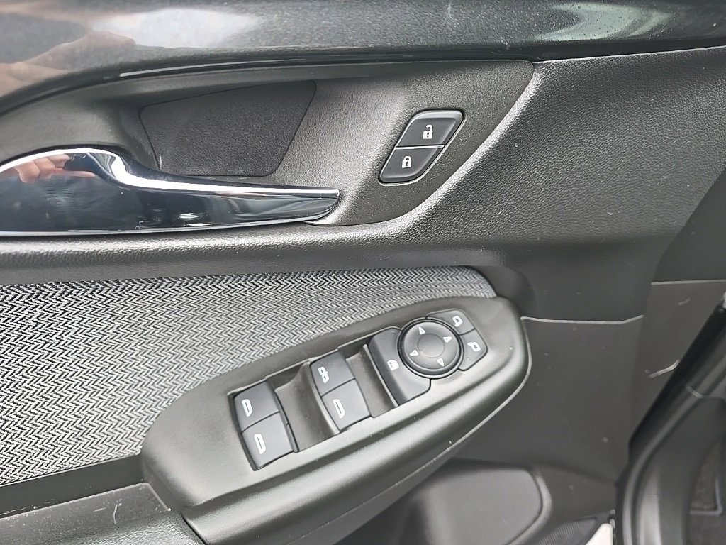 Used 2025 Chevrolet TrailBlazer LT w/ Driver Confidence Package image 17