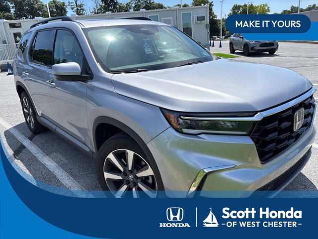 Used 2025 Honda Pilot Touring image 1