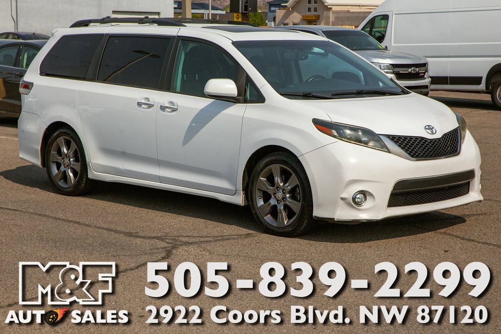 Used 2015 Toyota Sienna SE w/ SE Preferred Package FWD image 1