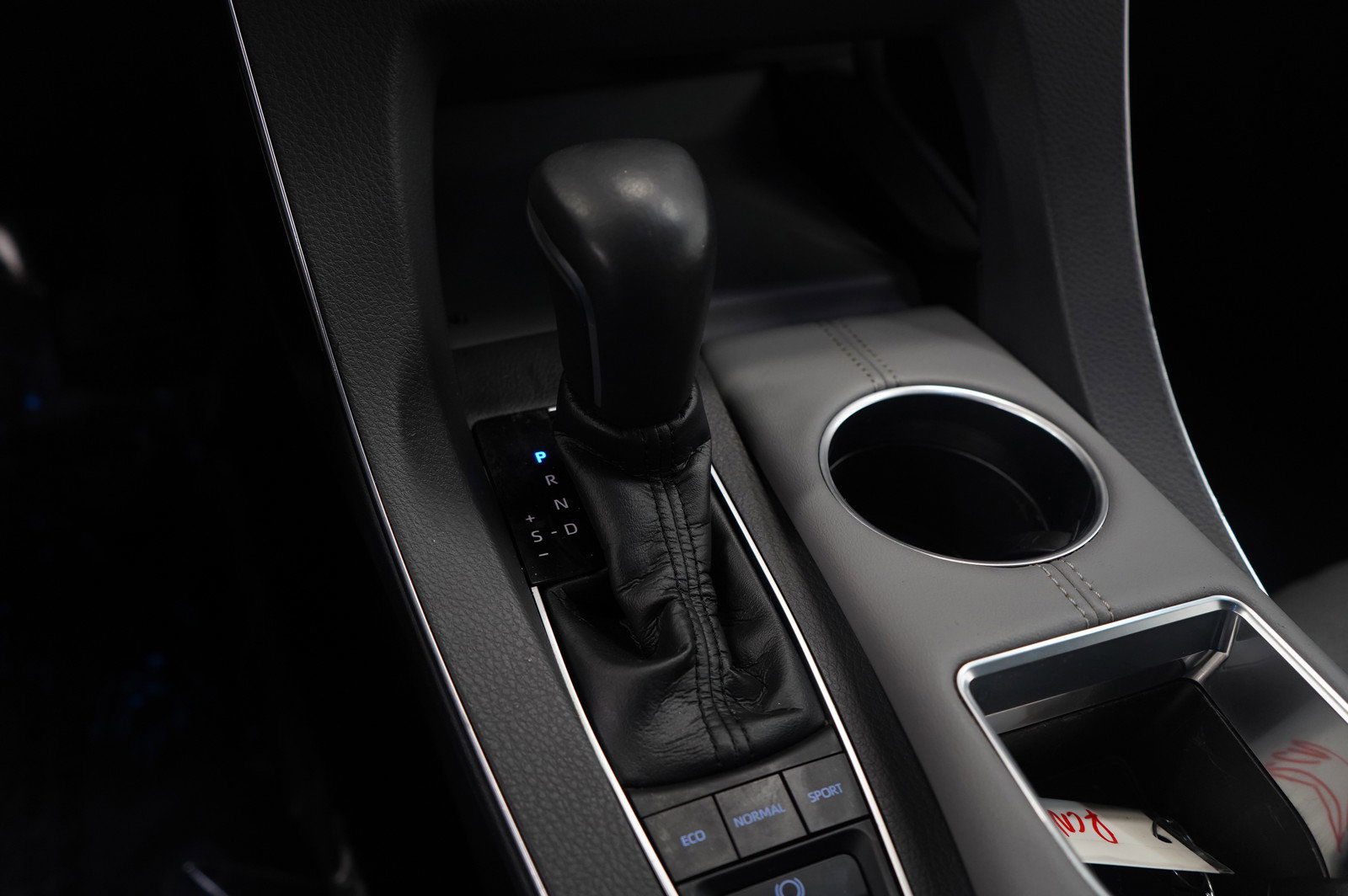 Used 2019 Toyota Avalon Limited image 19